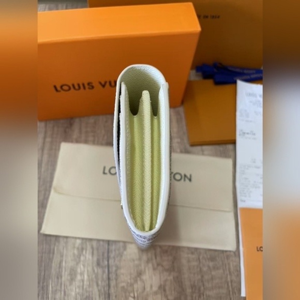 Louis Vuitton Beige and Gray Checkered Clutch - Picture 3 of 8